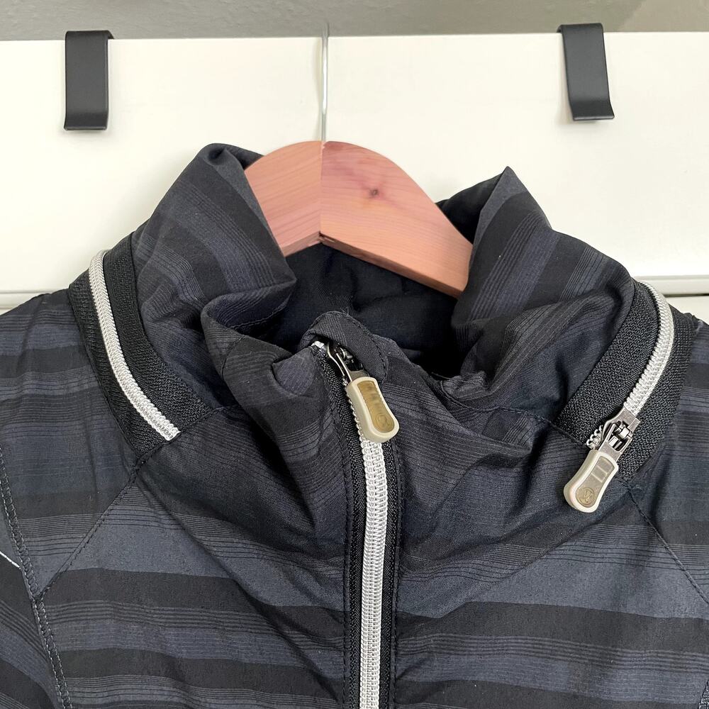 Lululemon Run Hustle Black and Grey Stripe Poncho Jacket Size 8 - Picture 6 of 10